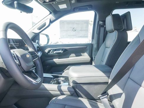 New 2026 Chevrolet Suburban Premier AWD/4WD image 19