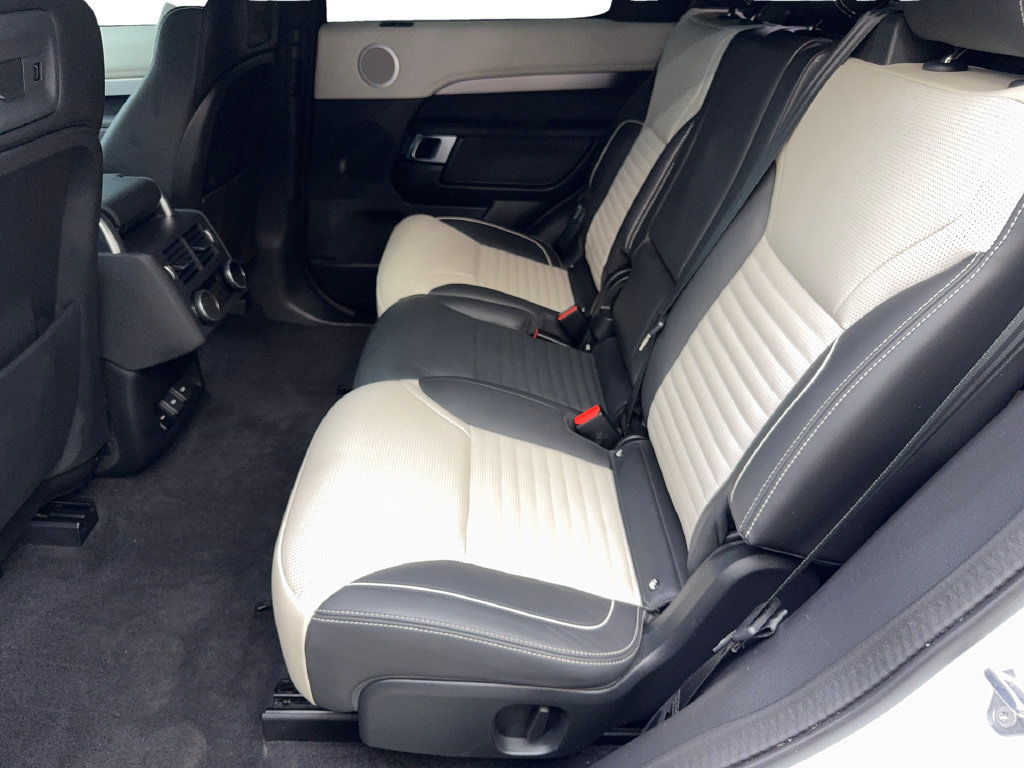 Used 2024 Land Rover Discovery Dynamic SE AWD/4WD image 33
