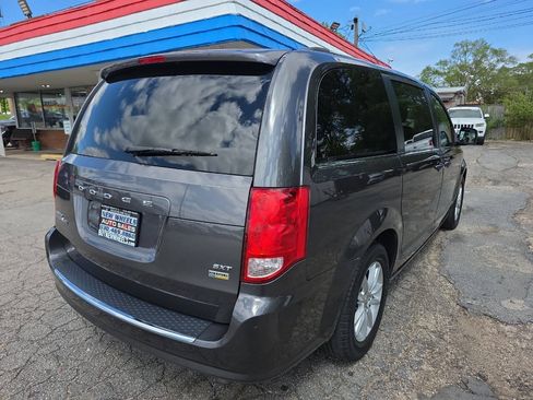 Used 2018 Dodge Grand Caravan SXT FWD image 24
