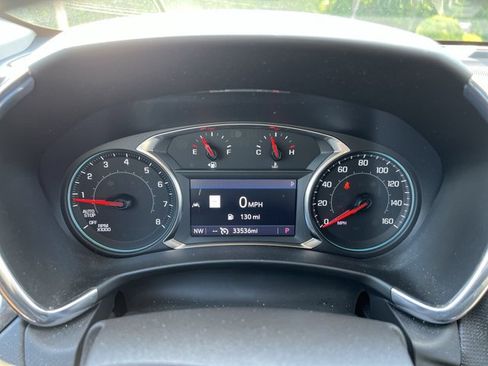 Used 2023 Chevrolet Equinox Premier AWD/4WD image 12