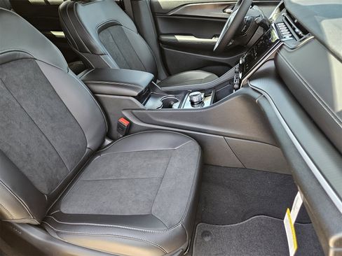 New 2025 Jeep Grand Cherokee L Altitude image 13