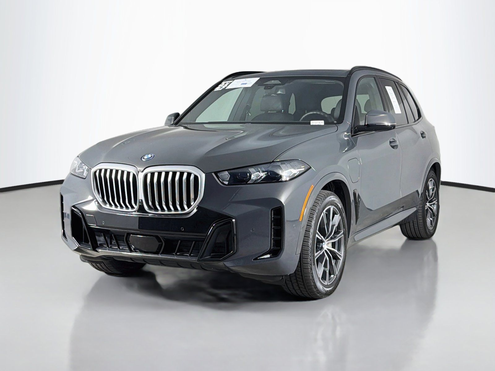 Certified 2024 BMW X5 xDrive50e w/ M Sport Package AWD/4WD image 3