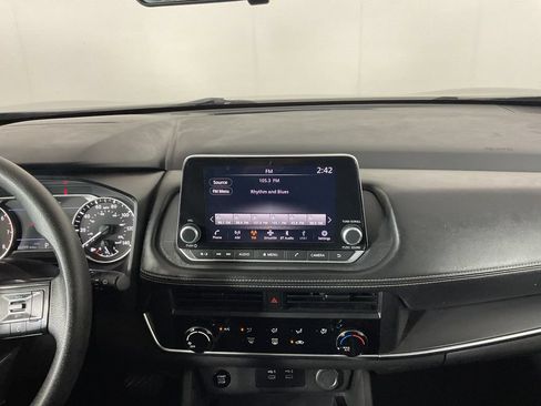 Used 2024 Nissan Rogue S AWD/4WD image 13