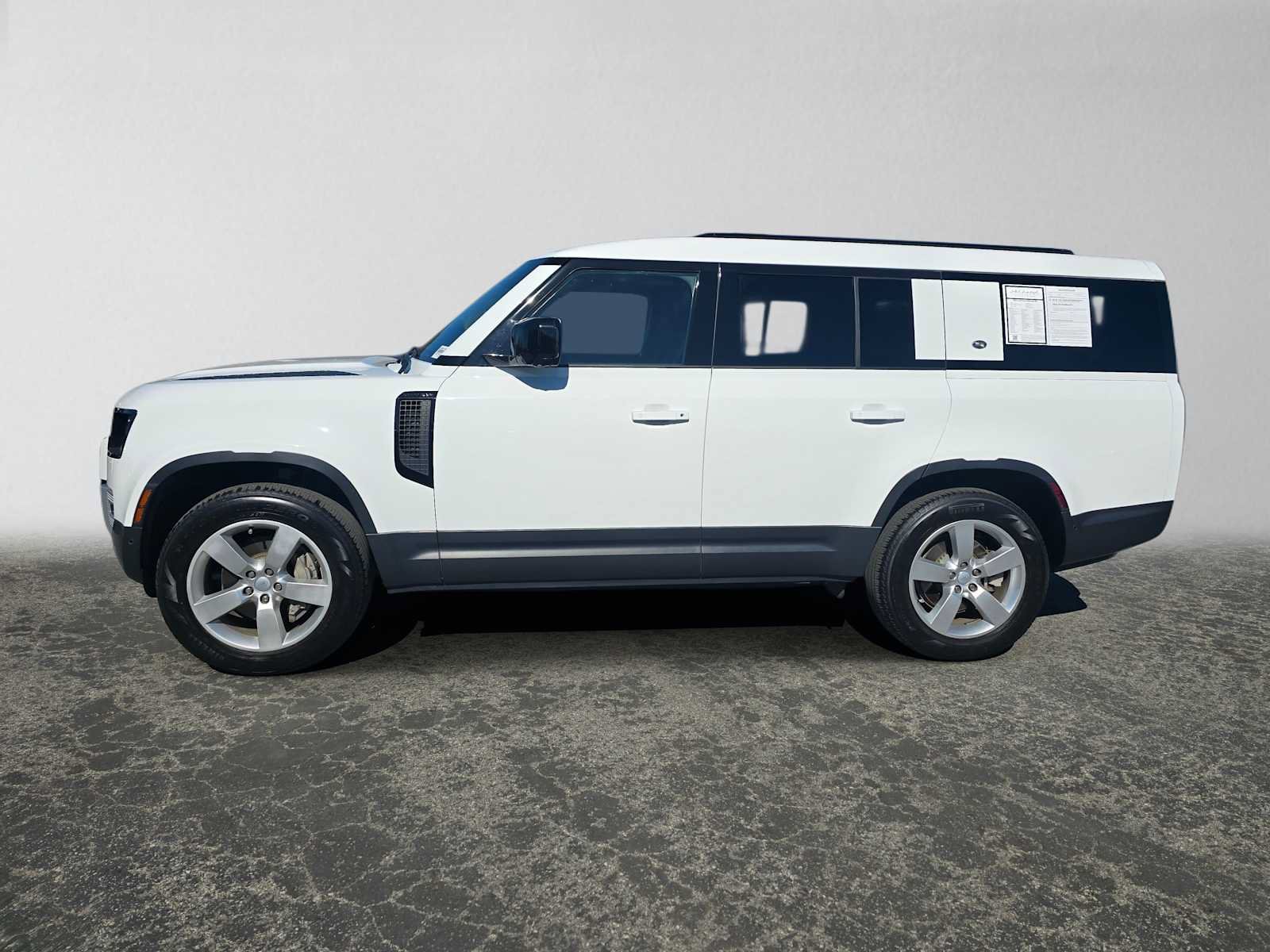 Used 2023 Land Rover Defender 130 SE AWD/4WD image 2