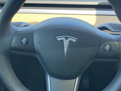 Used 2021 Tesla Model Y Long Range image 6