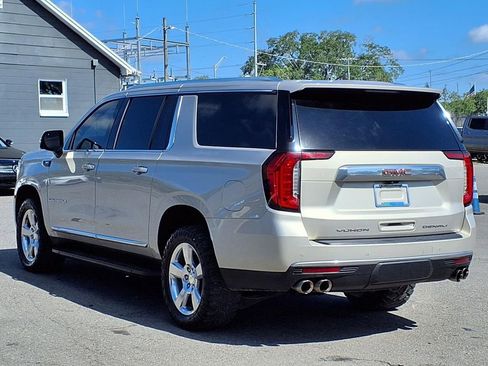Used 2022 GMC Yukon XL Denali w/ Advanced Technology Package AWD/4WD image 5