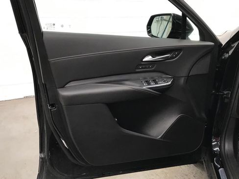 Used 2025 Cadillac XT4 Premium Luxury image 9