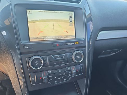 Used 2018 Ford Explorer XLT w/ Equipment Group 202A AWD/4WD image 24