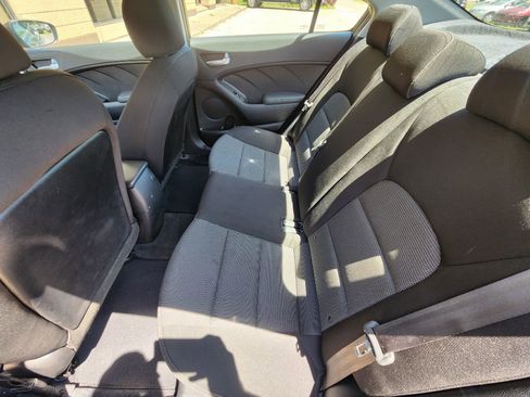 Used 2017 Kia Forte LX image 6