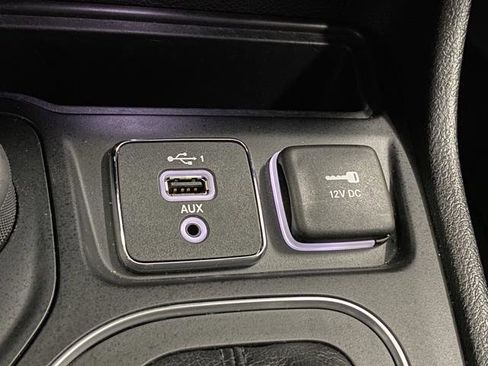 Used 2019 Jeep Cherokee Latitude Plus w/ Comfort/Convenience Group image 23