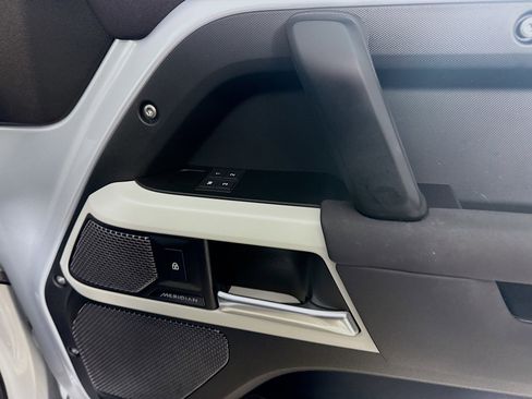 Used 2023 Land Rover Defender 110 S image 31