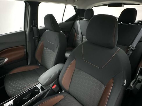 Used 2024 Nissan Kicks SR FWD image 9