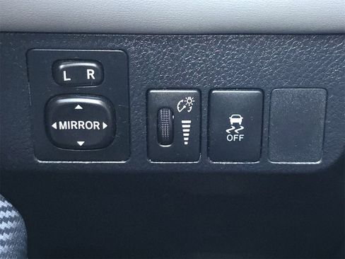 Used 2013 Toyota RAV4 Limited image 17