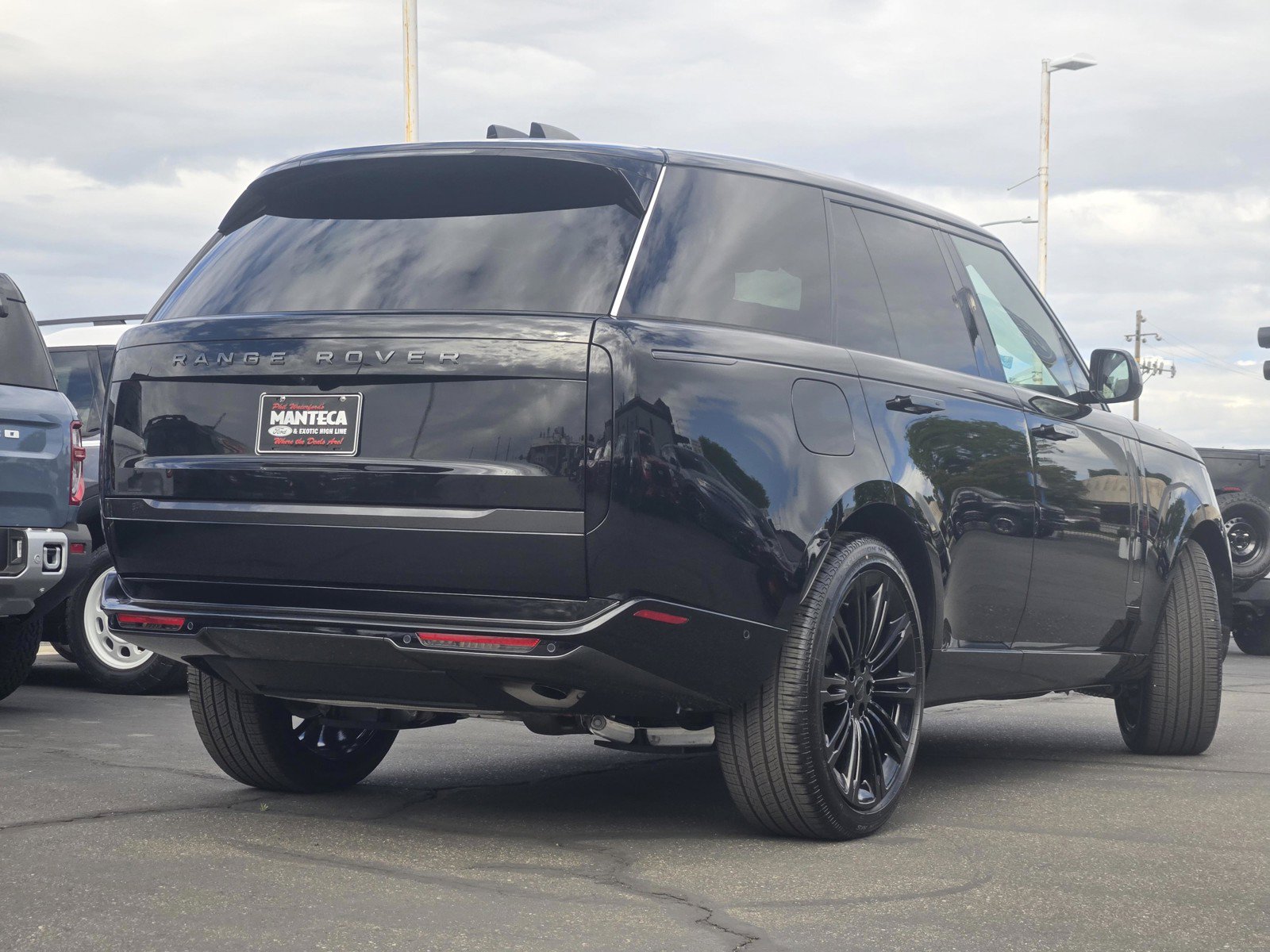 Used 2026 Land Rover Range Rover SE AWD/4WD image 3