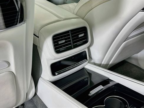 Used 2024 Mercedes-Benz Maybach GLS 600 4MATIC image 29