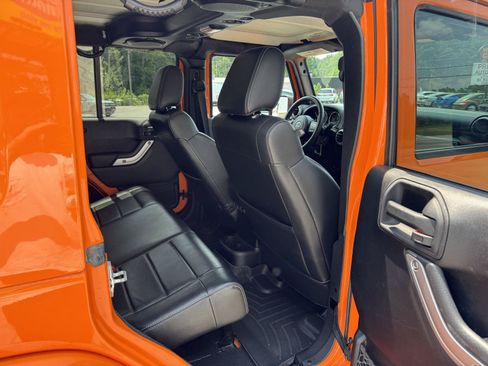 Used 2012 Jeep Wrangler Unlimited Sahara w/ Connectivity Group AWD/4WD image 14