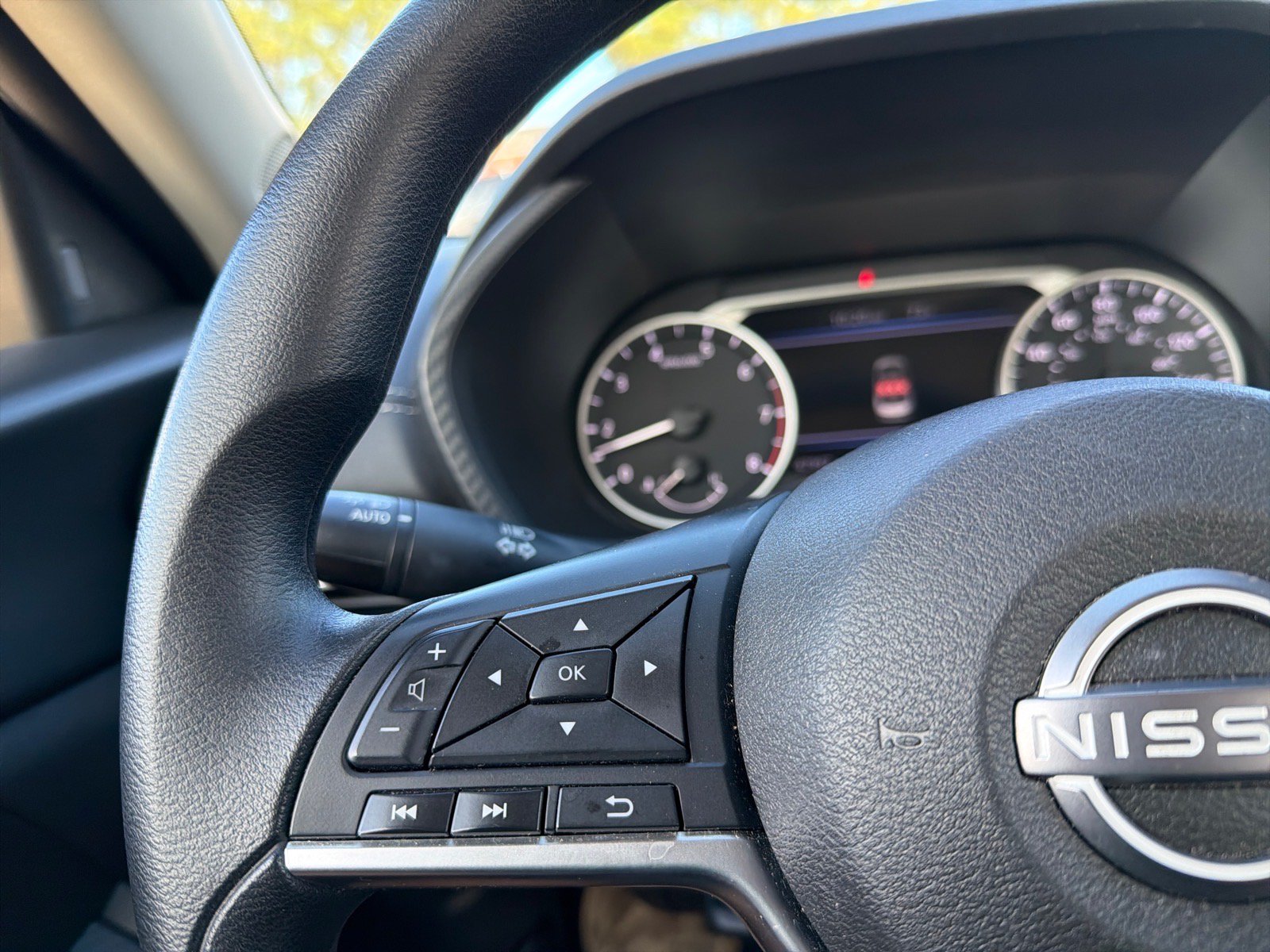 Used 2025 Nissan Sentra SV FWD image 17