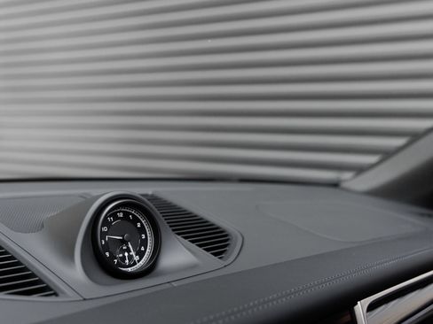 Certified 2025 Porsche Macan AWD/4WD image 20