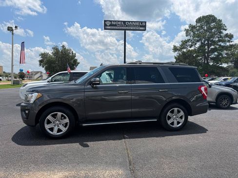Used 2019 Ford Expedition XLT RWD image 1