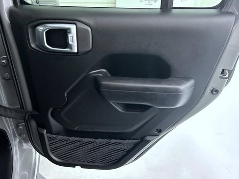 Used 2023 Jeep Gladiator Sport AWD/4WD image 17