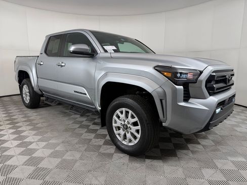 Certified 2024 Toyota Tacoma SR5 AWD/4WD image 6