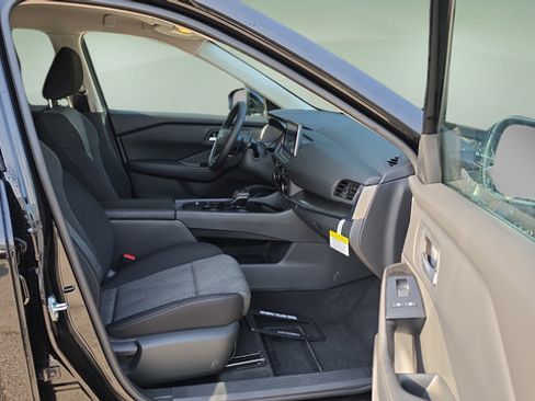 Certified 2026 Nissan Rogue SV FWD image 7