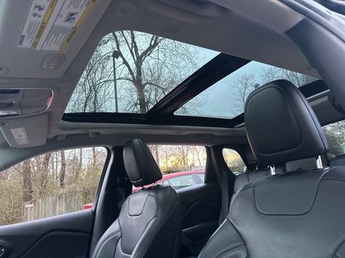 Used 2021 Jeep Cherokee Limited w/ Elite Package image 18