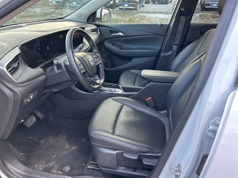 Used 2024 Buick Encore GX Sport Touring image 9