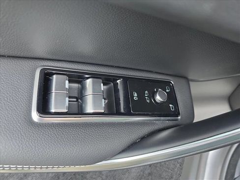 Certified 2025 Jaguar F-PACE R-Dynamic S image 27