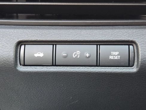 Used 2025 Nissan Altima 2.5 SV FWD image 25