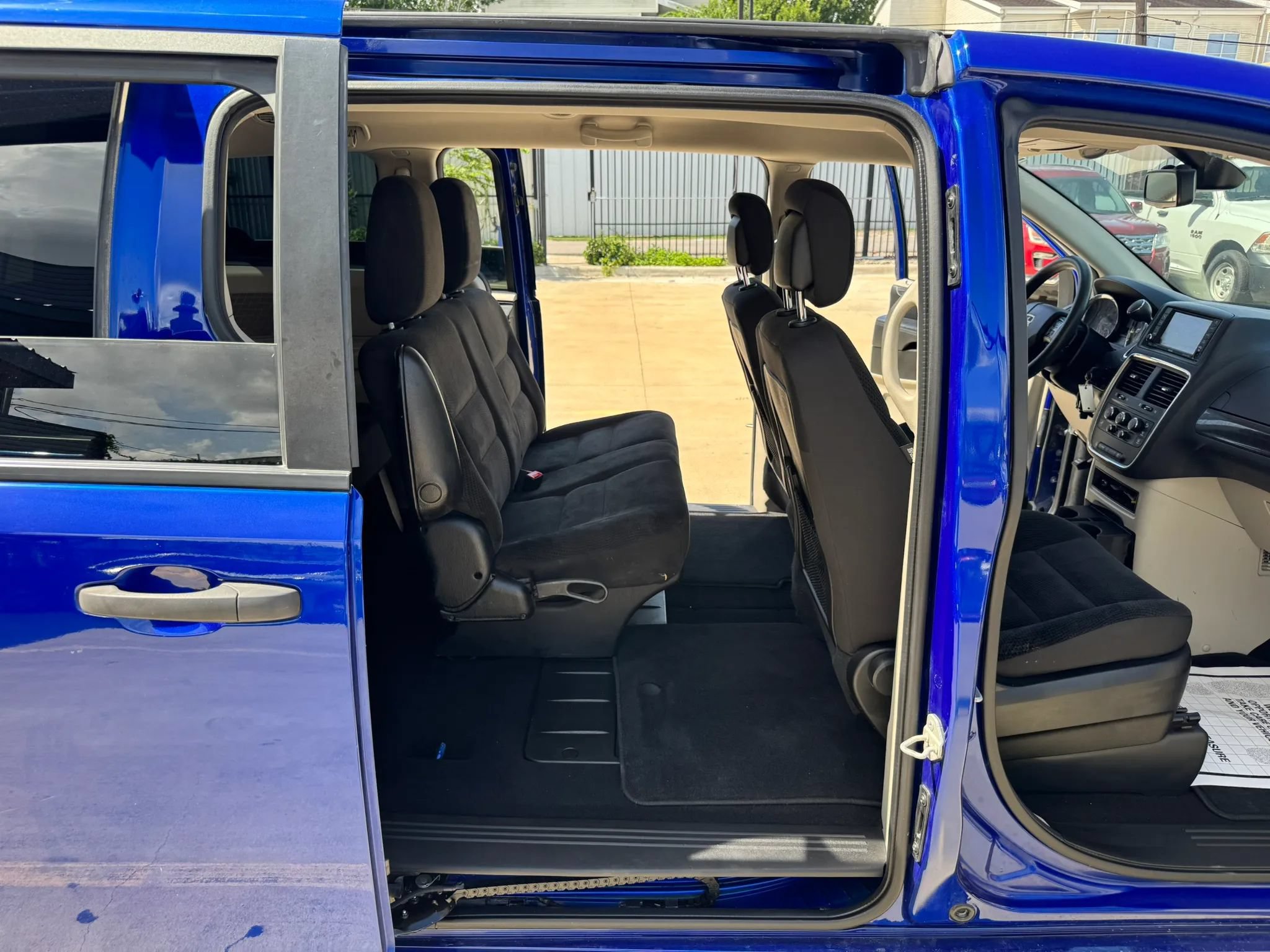 Used 2019 Dodge Grand Caravan SE w/ UConnect Hands-Free Group FWD image 31