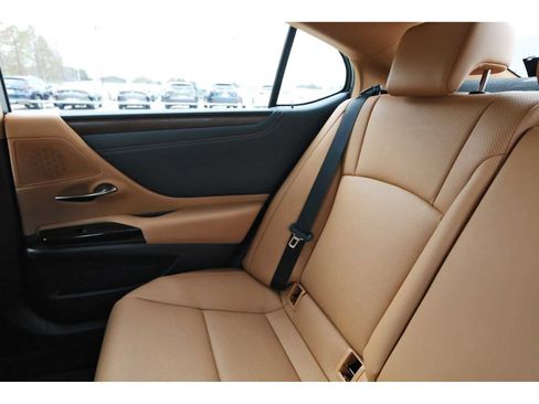 Used 2025 Lexus ES 350 w/ Premium Package image 9