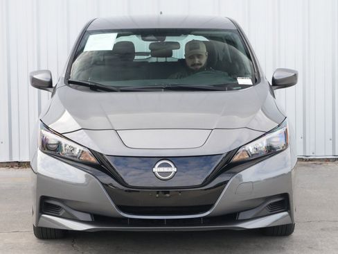 Used 2025 Nissan Leaf S image 38