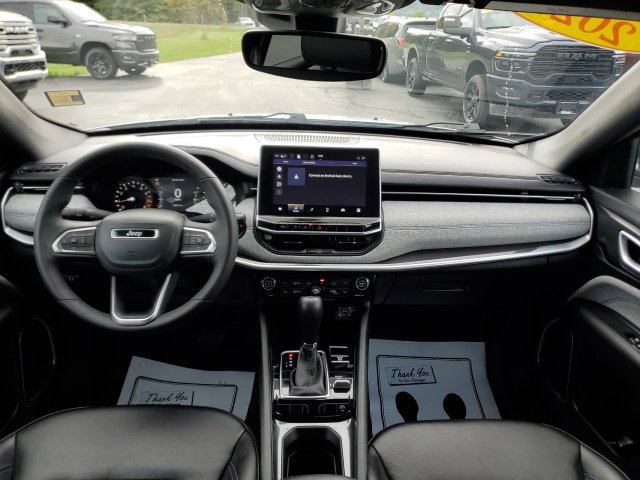 Used 2023 Jeep Compass Latitude w/ Convenience Group AWD/4WD image 16