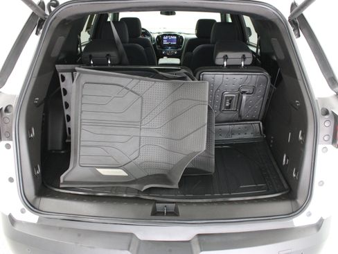 Used 2022 Chevrolet Traverse LT FWD image 34