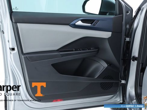 Used 2023 Volkswagen Taos SE w/ Panoramic Sunroof Package FWD image 55