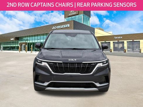 Used 2024 Kia Carnival LX FWD image 2