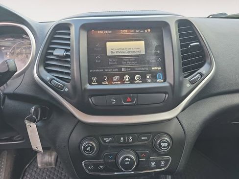 Used 2016 Jeep Cherokee Latitude w/ Safety/Convenience Group image 10