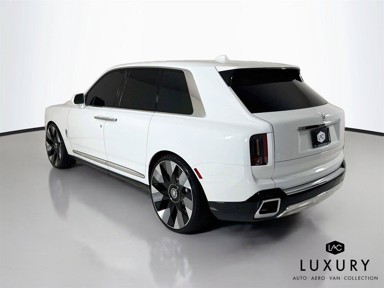 Used 2025 Rolls-Royce Cullinan AWD/4WD image 7