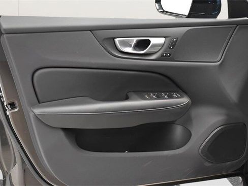 Used 2025 Volvo S60 B5 Core image 22