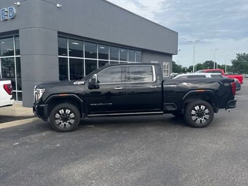 Used 2024 GMC Sierra 2500 Denali w/ Denali Reserve Package AWD/4WD image 2