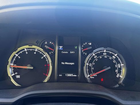 Certified 2022 Toyota 4Runner TRD Off-Road Premium AWD/4WD image 26