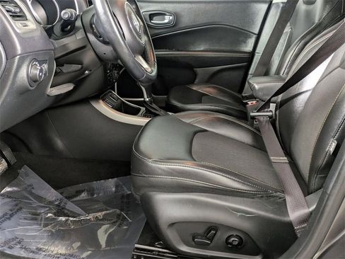 Used 2018 Jeep Compass Latitude w/ Popular Equipment Group image 12