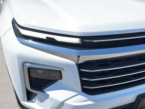 Used 2024 Chevrolet Traverse LT AWD/4WD image 10