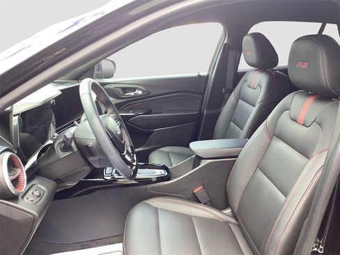 Used 2025 Chevrolet Trax RS w/ Driver Confidence Package image 9