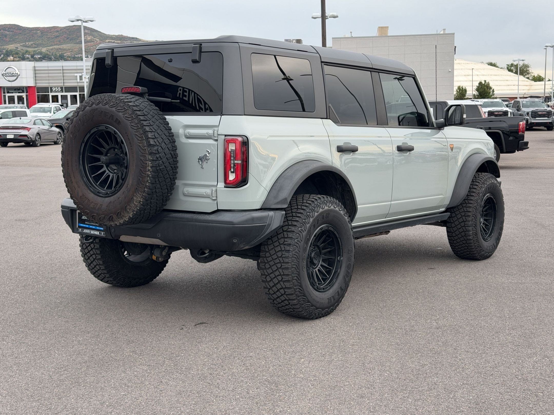 Used 2023 Ford Bronco Badlands w/ Sasquatch Package AWD/4WD image 5