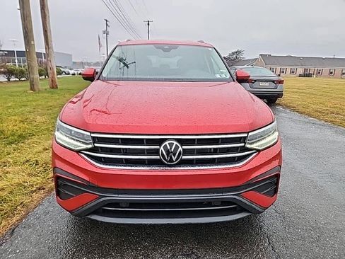 Used 2022 Volkswagen Tiguan SE image 3