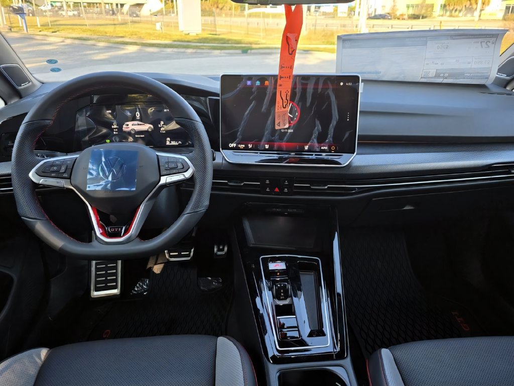 New 2026 Volkswagen GTI SE FWD image 9
