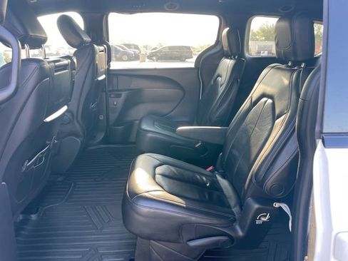 Used 2020 Chrysler Pacifica Touring-L Plus FWD image 29