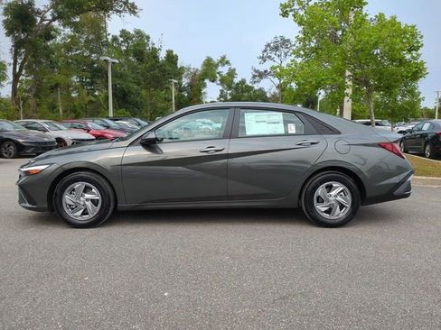 New 2026 Hyundai Elantra SE FWD image 8